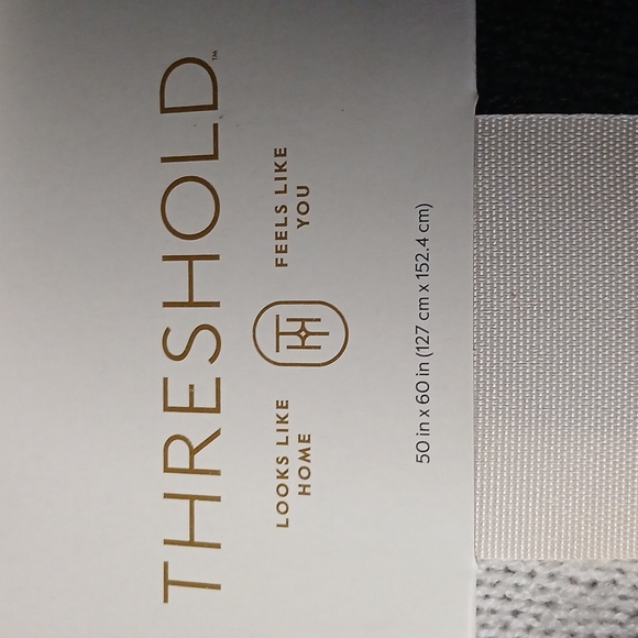 New‎ Threshold Throw - Picture 2 of 7